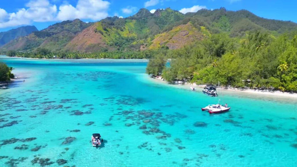 Channel between Motu Tiahura and Motu Fareone with views of boats and mountains