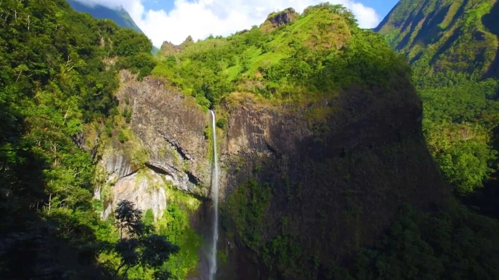 Panoramic view of Fautaua Waterfall