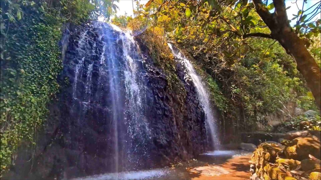 Vaihi Waterfalls cascading