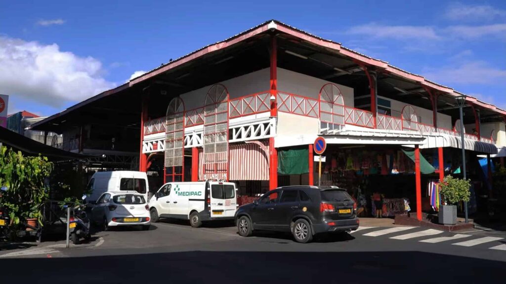 Cars outside the Papeete Market